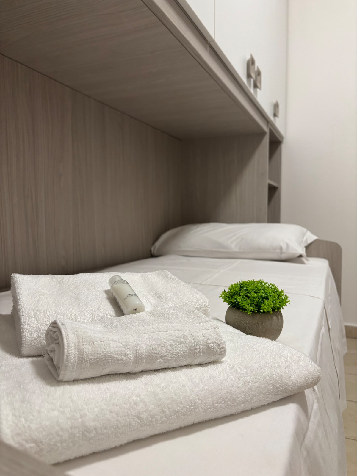 Საძინებელი 3 2 ერთადგილიანი საწოლით