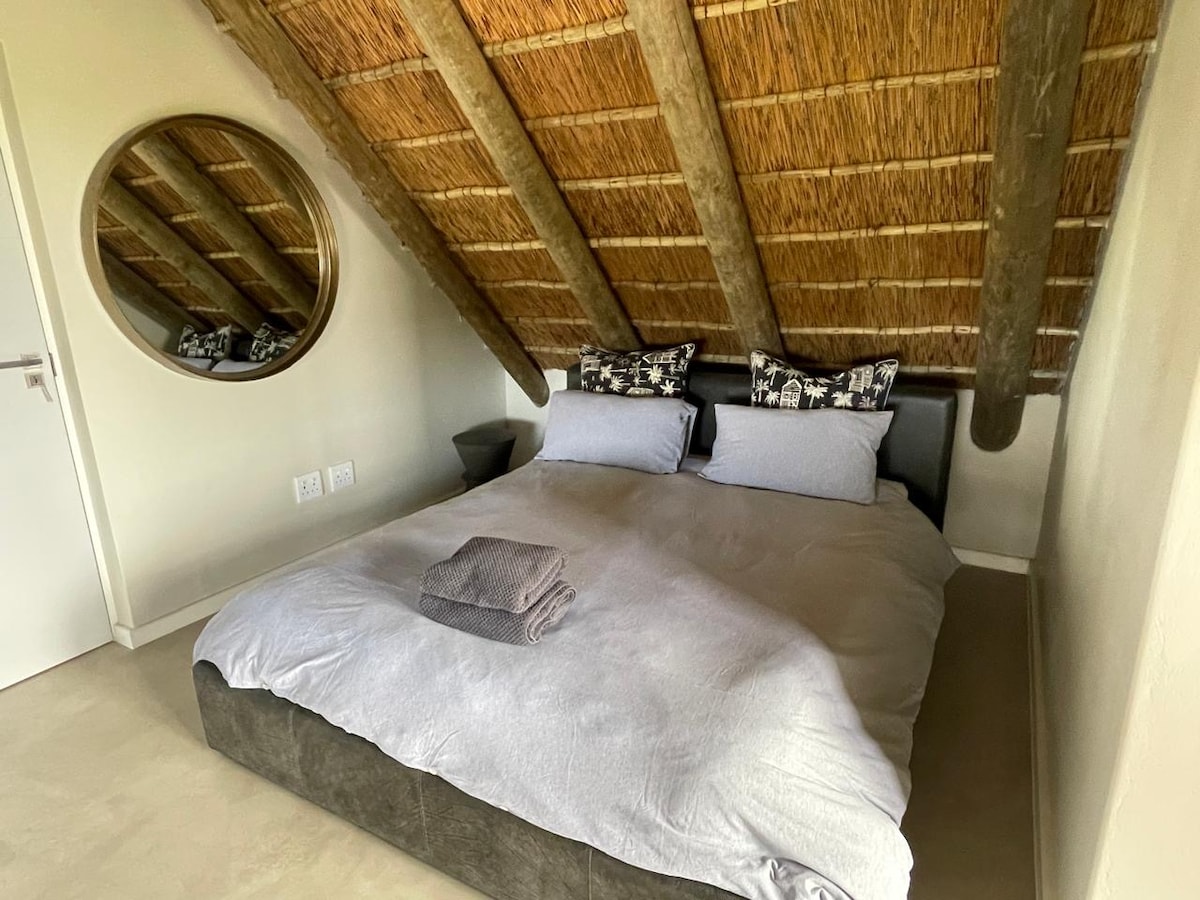 Posteľ s manželskou posteľou Queen