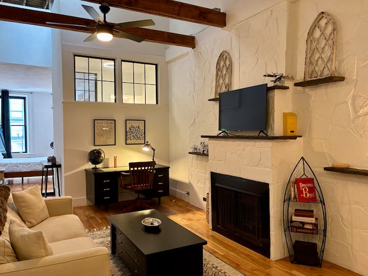 Modern Studio Apt In The Heart Of Downtown Geneva - Geneva, NY