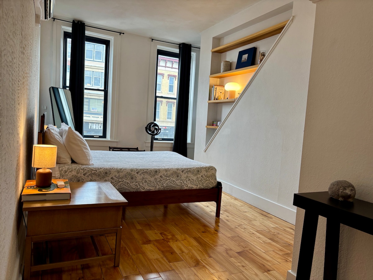 Downtown Geneva Studio