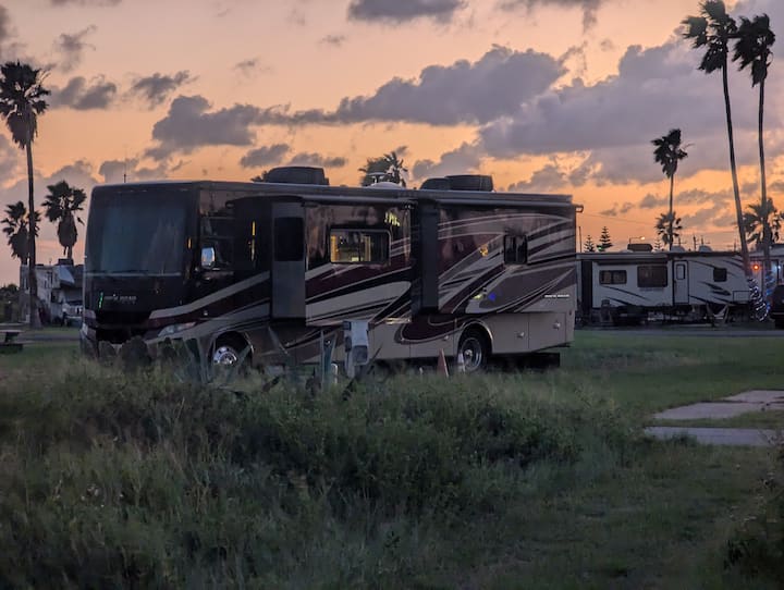 Stay on the lake in luxury - Campers/RVs for Rent in Cartwright ...