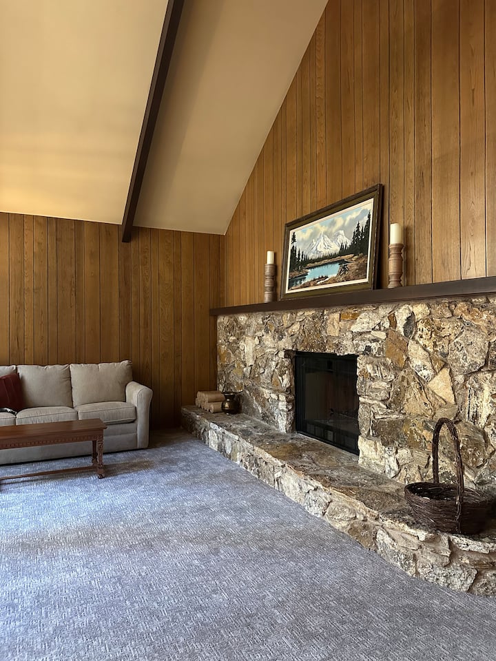 The Osage Retreat- Walk To Town! - Graeagle, CA