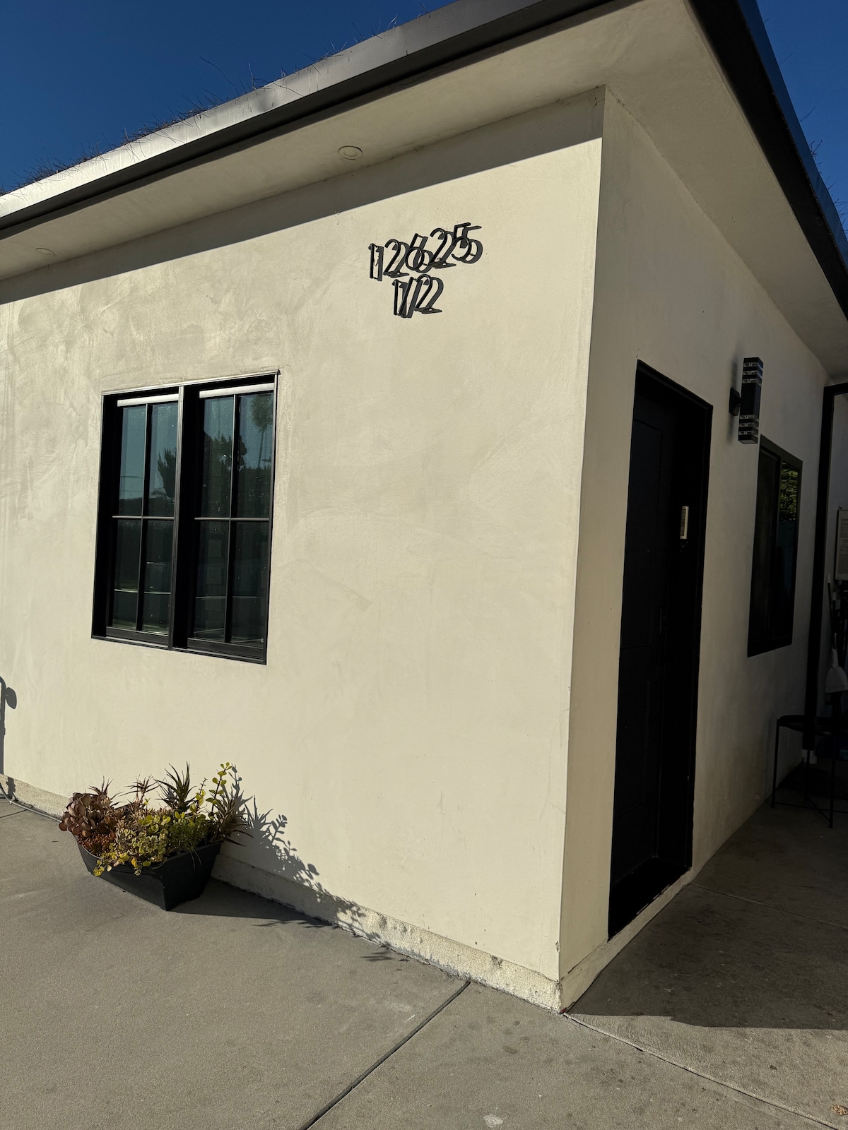 Studio guesthouse prime location - Guesthouses for Rent in Los