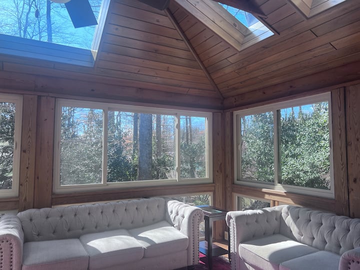 One Bedroom, One Living Room, Shared Bathroom - Fairfax, VA