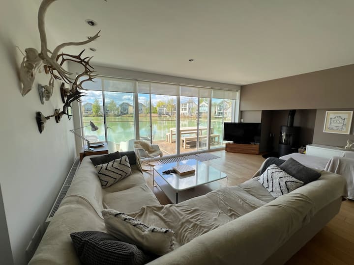 Stunning Cotswolds Lake House With Spa Heated Pool - Malmesbury