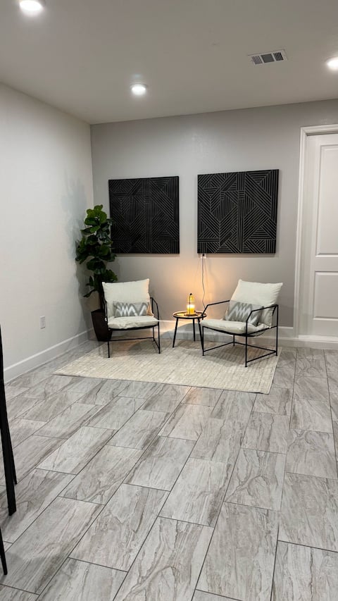Top Airbnb: Private separate half house in St. Cloud