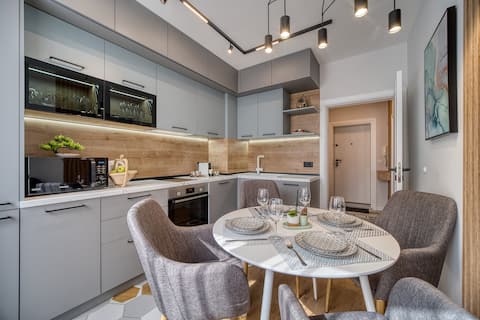 Top Airbnb: Luxury Apartment • Private Garage • Self Check-in in Варна