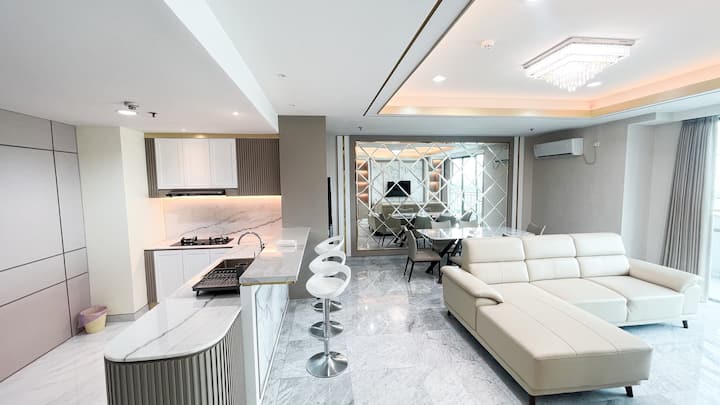The Avante- Modern Spacious 3br On Tunjungan Plaza - Surabaya