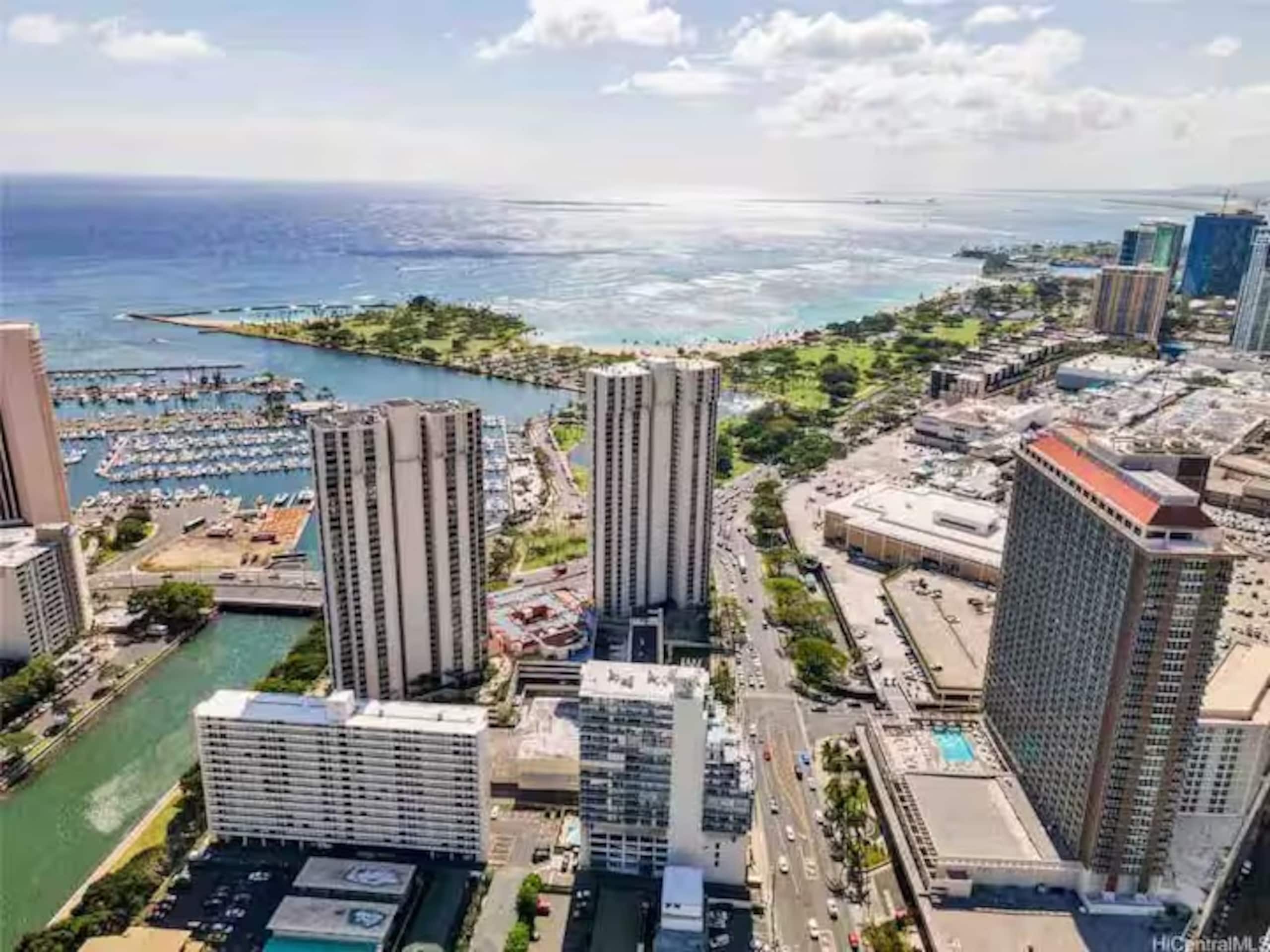 11FL-Upscale King Suite-Corner Unit-Ala Moana Hotel~ - Image 30