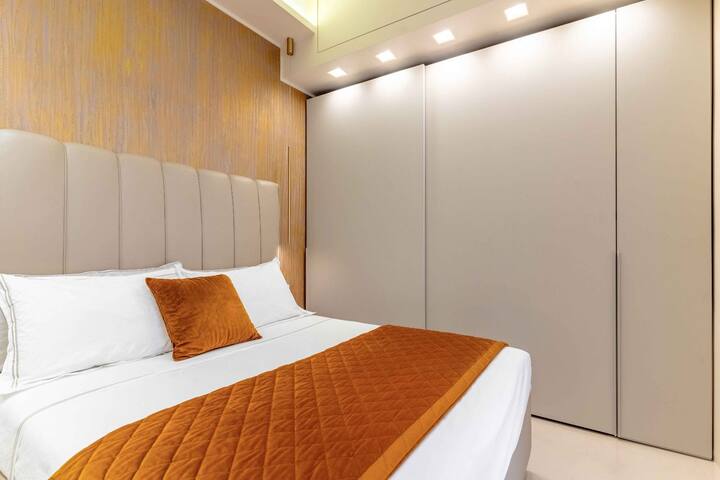 (Duomo+Parking) Luxury Velasca Apartment gallery image 4