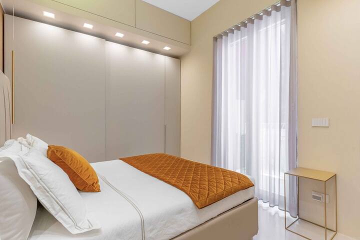 (Duomo+Parking) Luxury Velasca Apartment gallery image 5