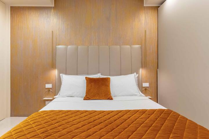 (Duomo+Parking) Luxury Velasca Apartment gallery image 3