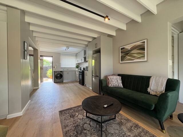 Canterbury Cottage, Claremont gallery image 4