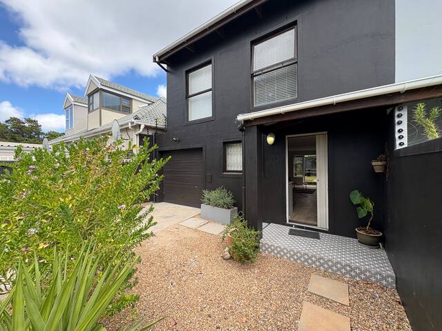 Canterbury Cottage, Claremont gallery image 2