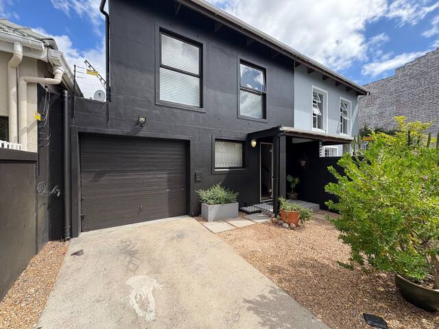 Canterbury Cottage, Claremont gallery image 3