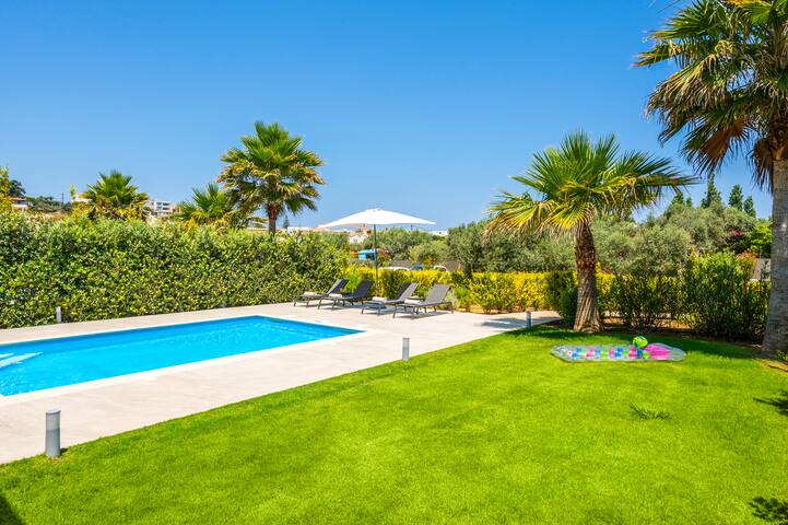 Walk to Beach (290m) & Near Chania / Heated Pool gallery image 4