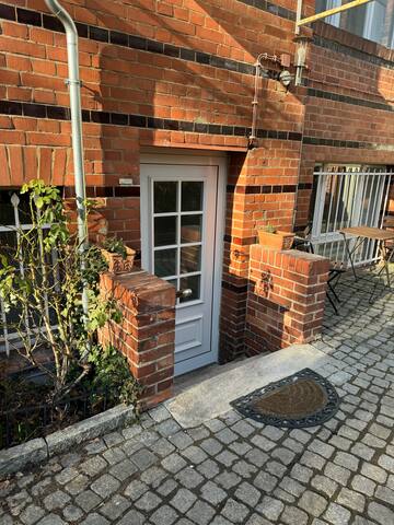 160 qm Wohnung in schöner Villa gallery image 2