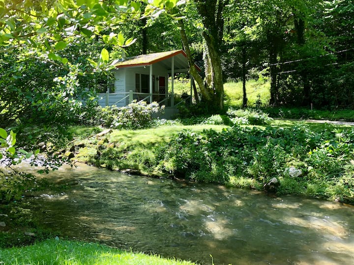 Cozy Creekside Cabin- In Boone - Blowing Rock, NC