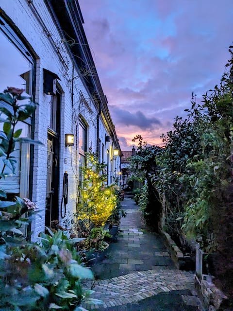 Cozy little house in a dead-end alley.