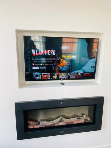 Stylish Temple Bar Apartment w/River Views gallery image 5