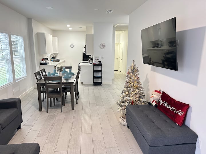 Casa 521 B 3 Br Sleeps 8, With 2 Parking Spots - Harlingen, TX