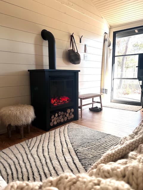 Popular Airbnb listing: Lo & Billy’s Place a Historic 1940s Newlywed Cabin in Georgetown