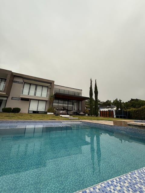 Beautiful villa at Lake Calima