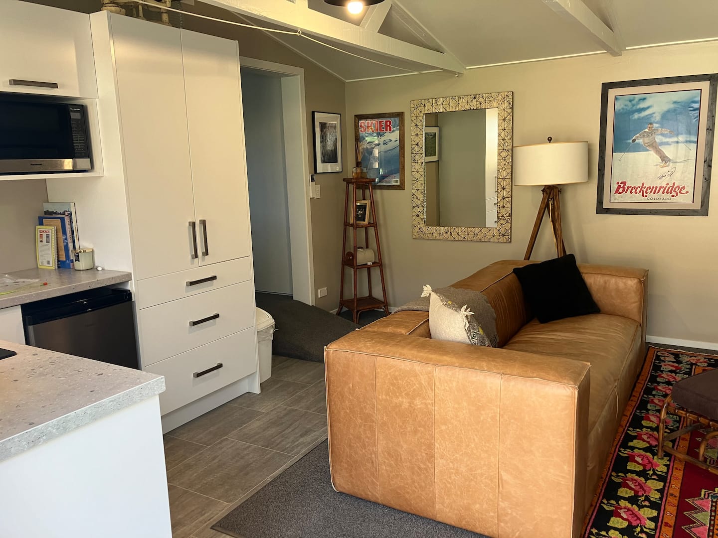 Cozy Cottage, Great Location! 5