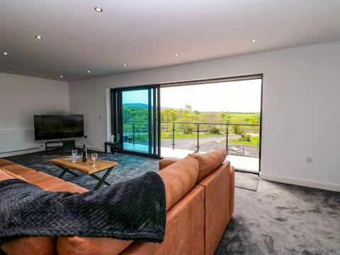 Oaktree Cottage - 3 Bedrooms - Sleeps 6