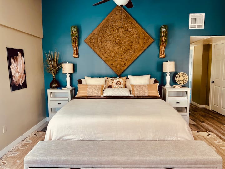 חדר שינה ראשי בקומה העליונה 