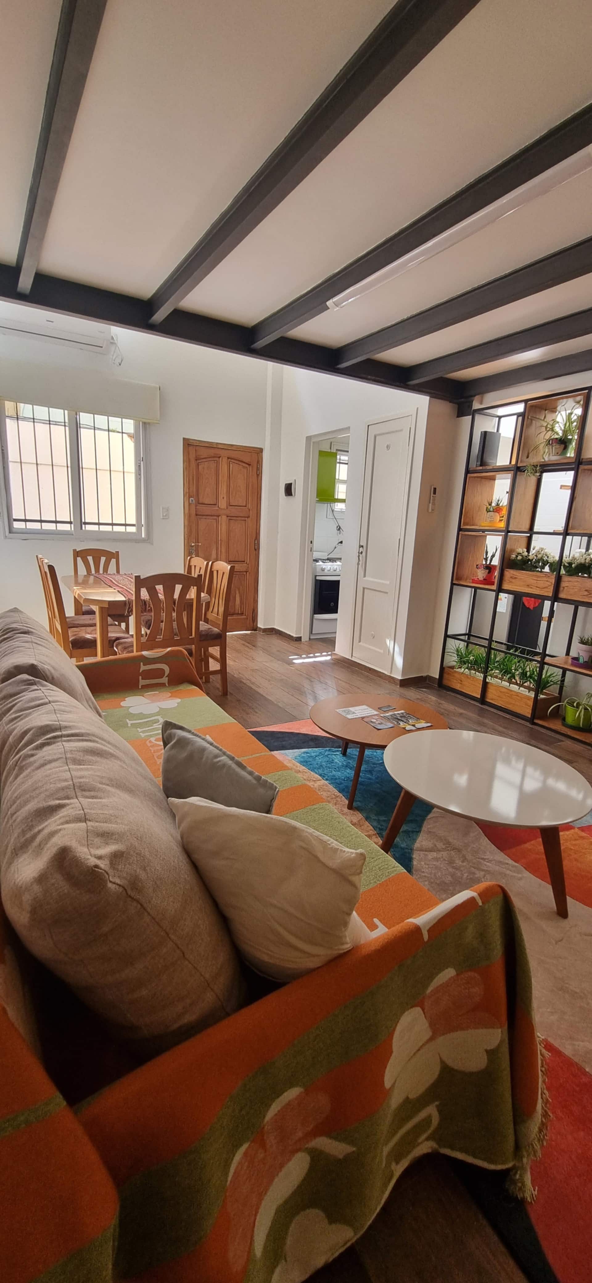 Renovated ground-floor one-bedroom apartment in Monserrat