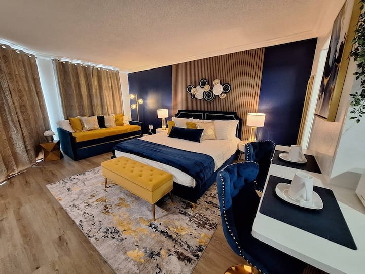 Luxury Lakeview Getaway 1 Mile Universal Studios - Orlando, FL