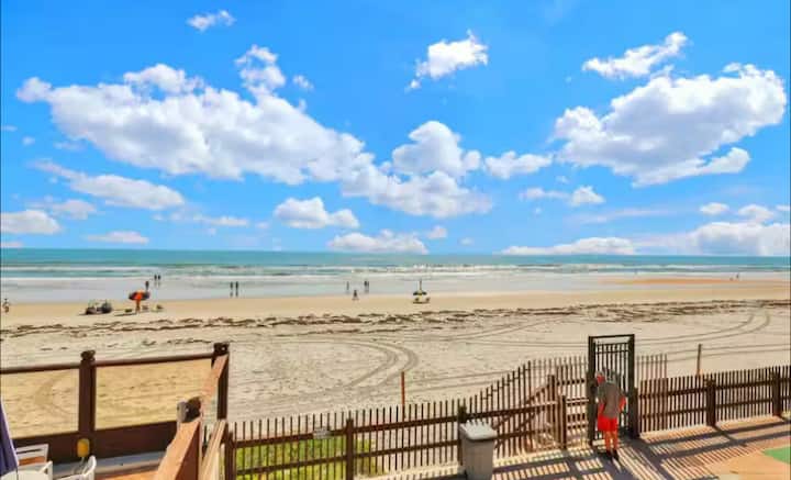 Oceanfront Condo On 5th Floor With Balcony - Daytona Beach, FL