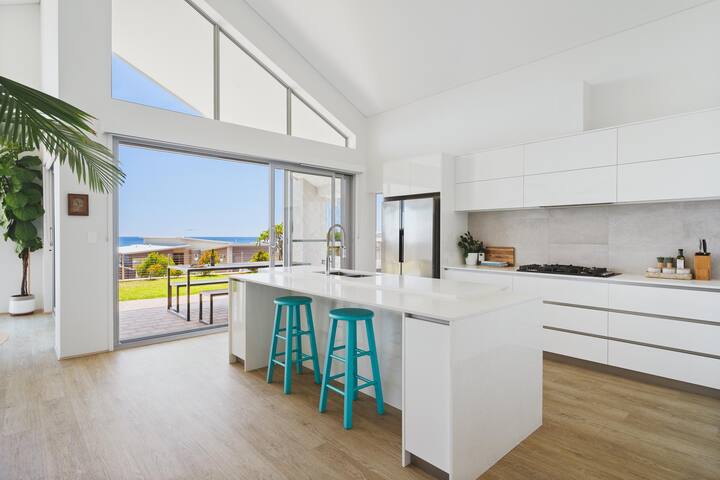 Luxury Beach House gallery image 4