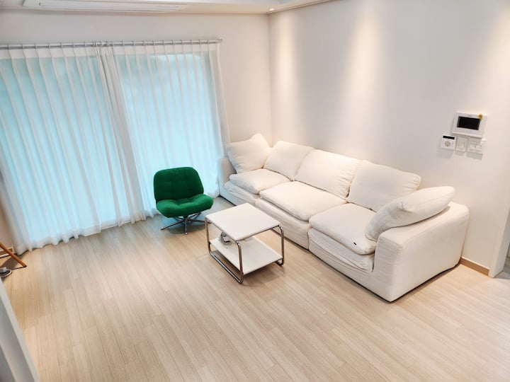 ห้องนั่งเล่นที่ชั้น 1