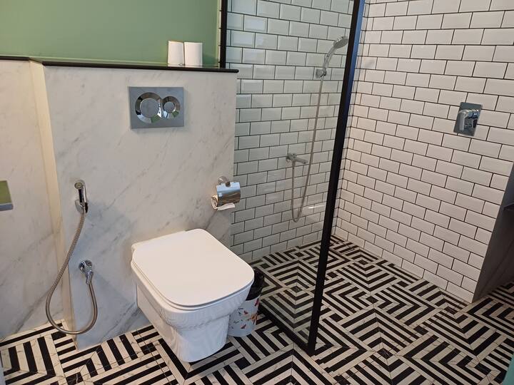 Full bathroom 4 image 1