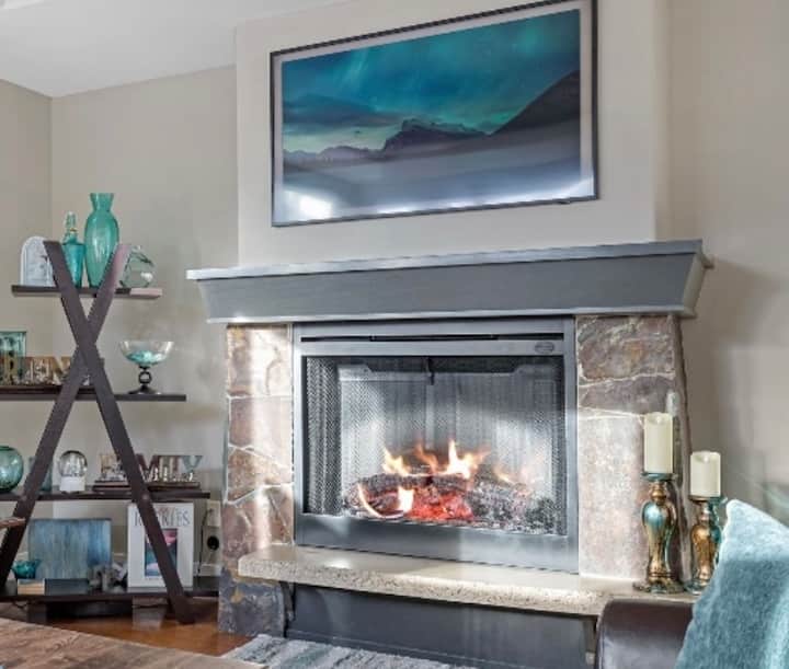 Luxury Condo W View, Pool/hot Tub, Pet Friendly - Canmore