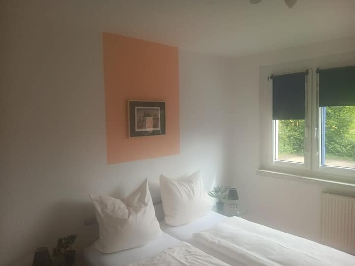 Schlafzimmer 1