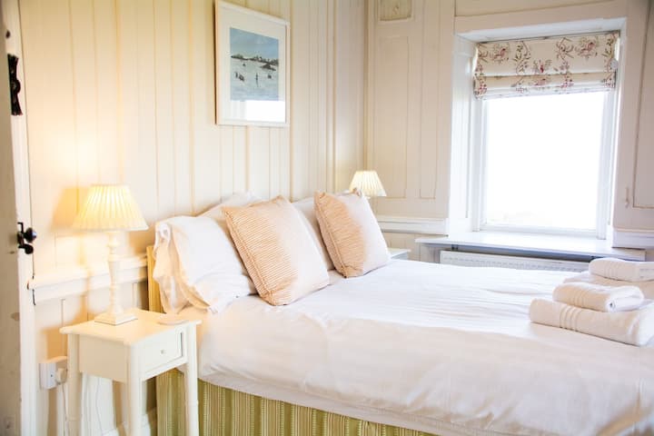 Plas Rhoscolyn - Anglesey