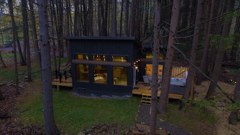 Riverfront Sauna! Hot Tub! Luxury Romantic Retreat