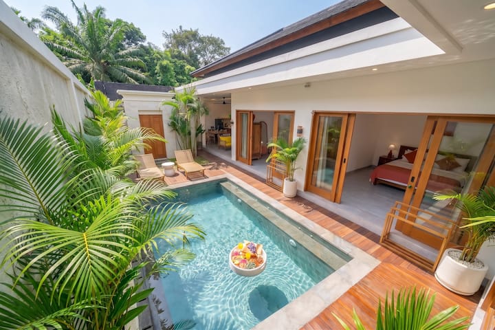 Brand New Private Villa, Large Pool, Beach Access - Bali