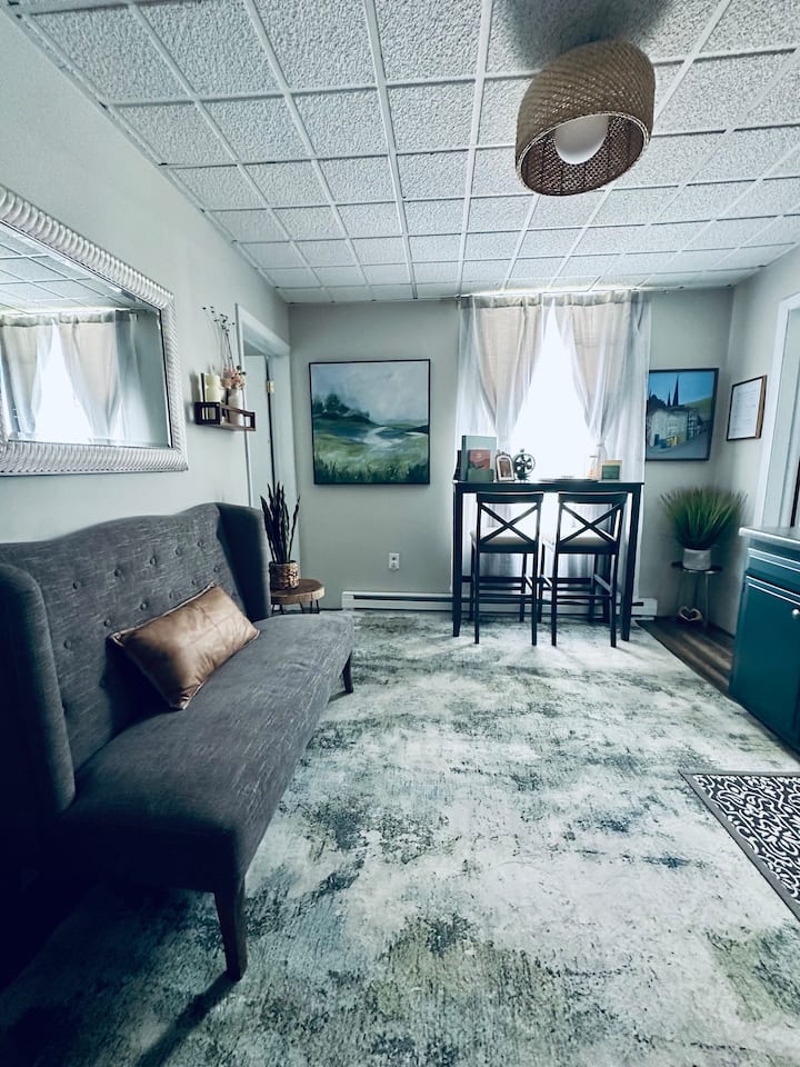North Adams Nook•cozy Flatiron Retreat - North Adams, MA