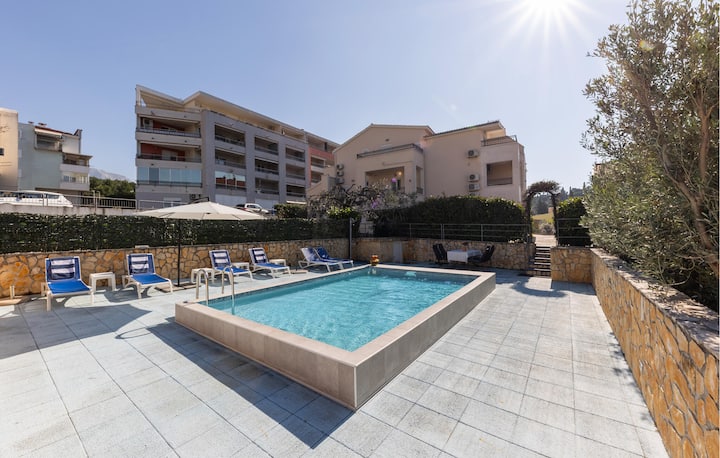 Lovely Apartment In Makarska - Makarska