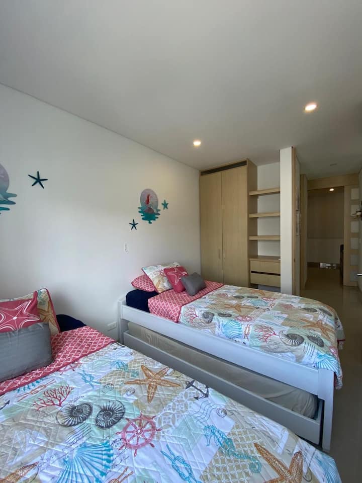 ✨Habitación con dos cómodas camas, perfecta para descansar y compartir.✨