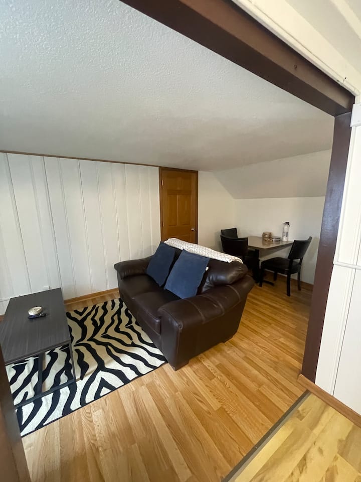 Cozy & Quiet Getaway - Maple Grove, MN