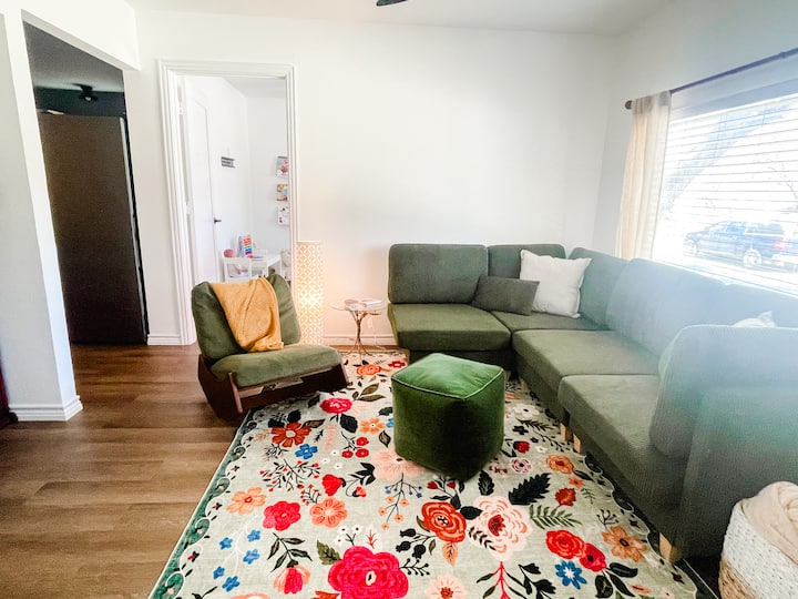 Beautiful Boho Bungalow- New Renovation - 麥金尼