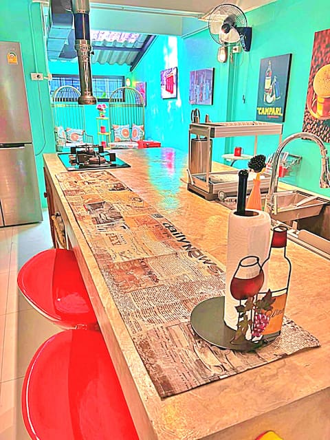Stunning Artists Triplex @ heart of Neiman & Maya
