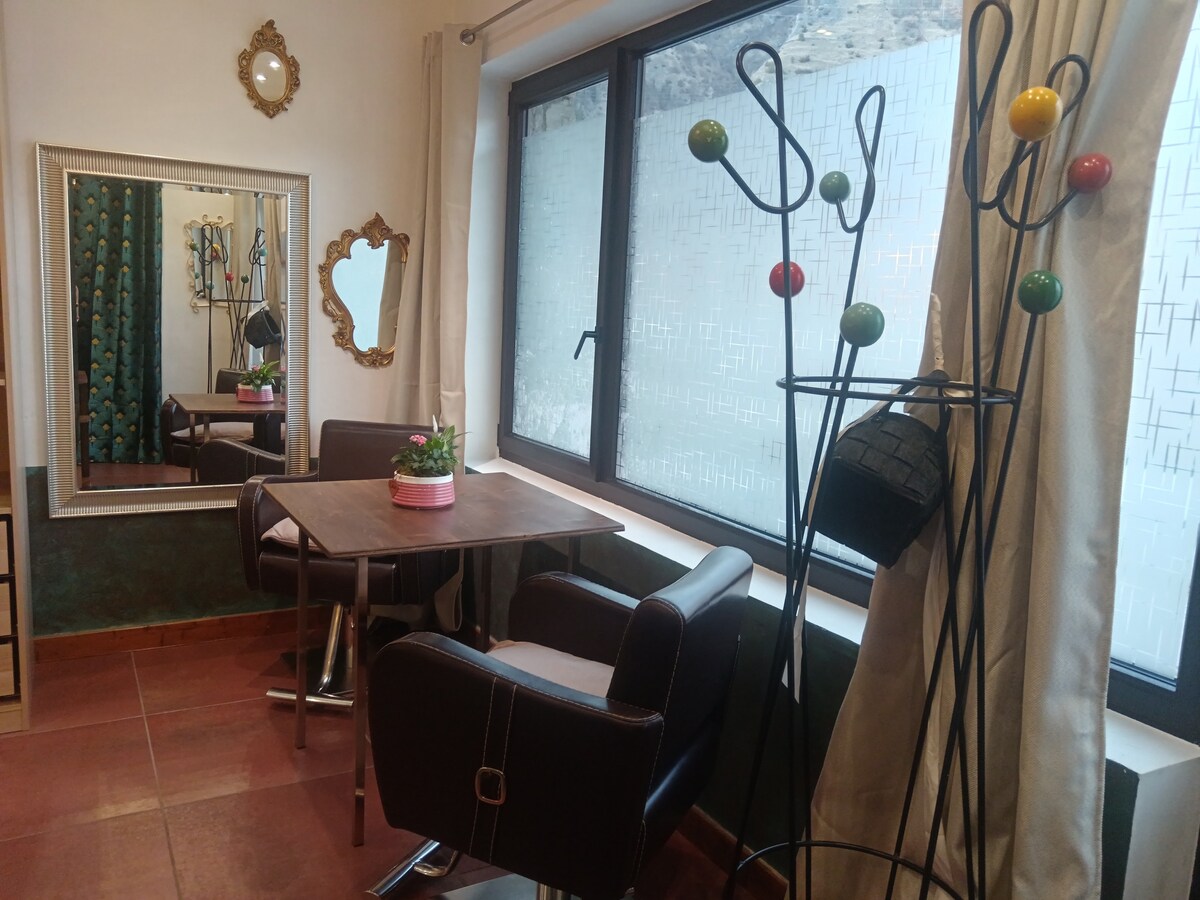 Top Airbnb: Downtown apartment. in Bourg Saint Maurice