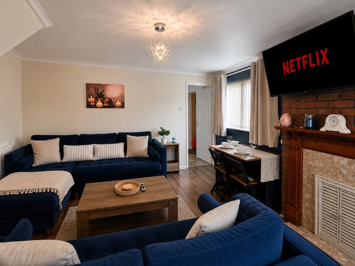 Pet-friendly, 2 Bed, City Centre, Off-road Parking - Lincolnshire