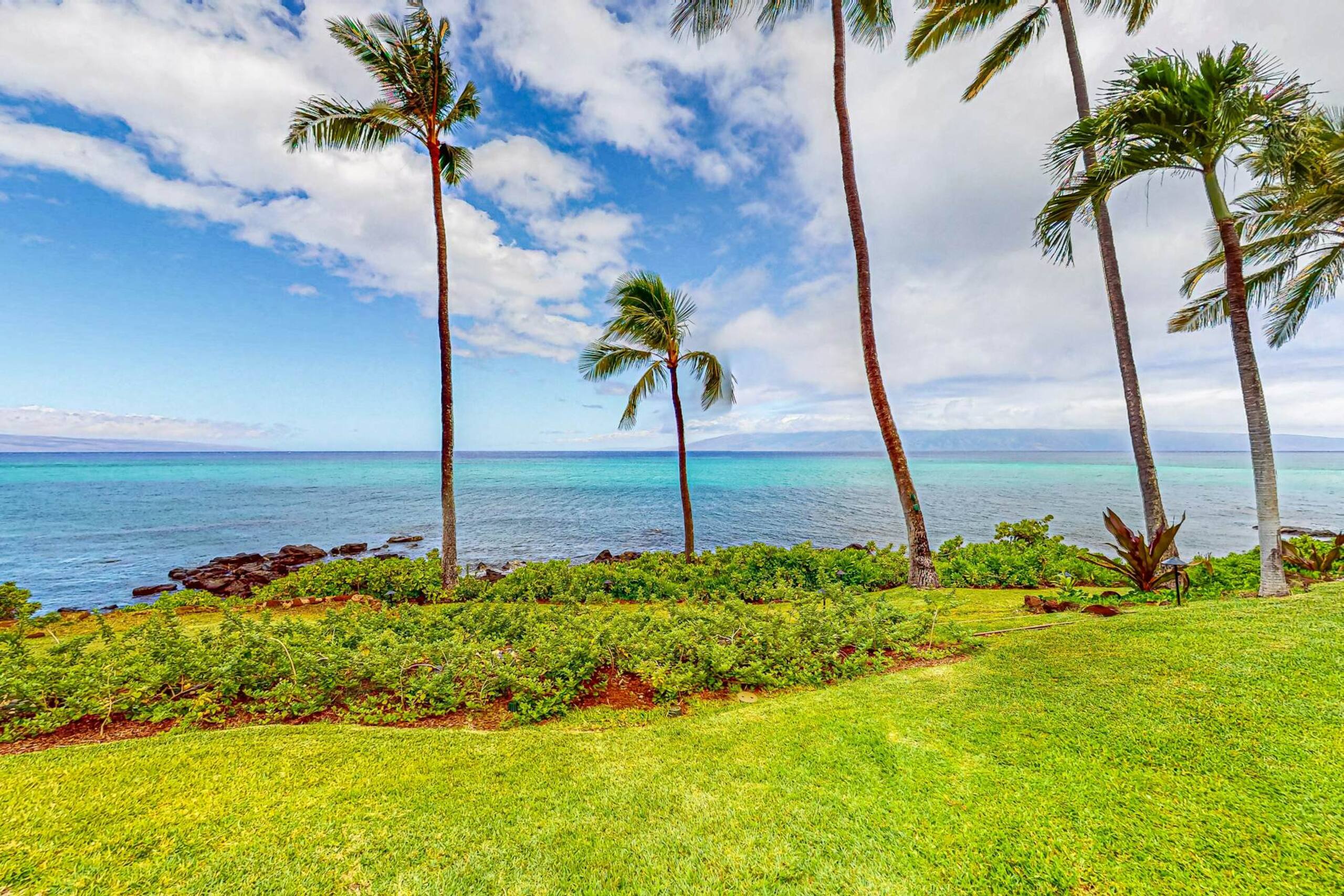 Condo in Lahaina · ★4.33 · 1 bedroom · 2 beds · 1 shared bath - Image 19